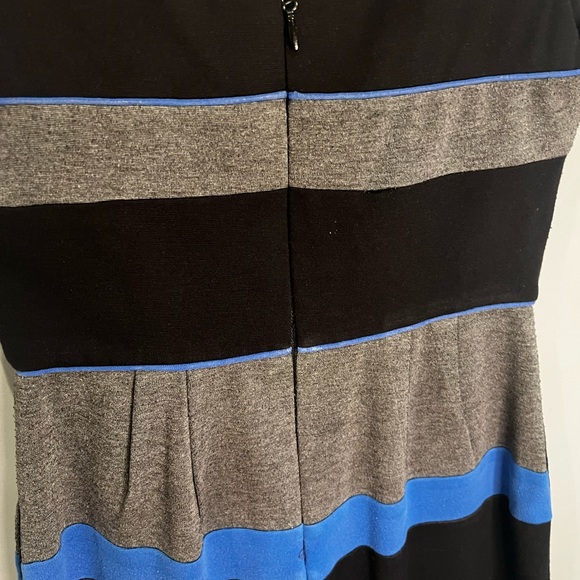 BCBG Max Azria Dress Size 4 with Pockets - Picture 7 of 7